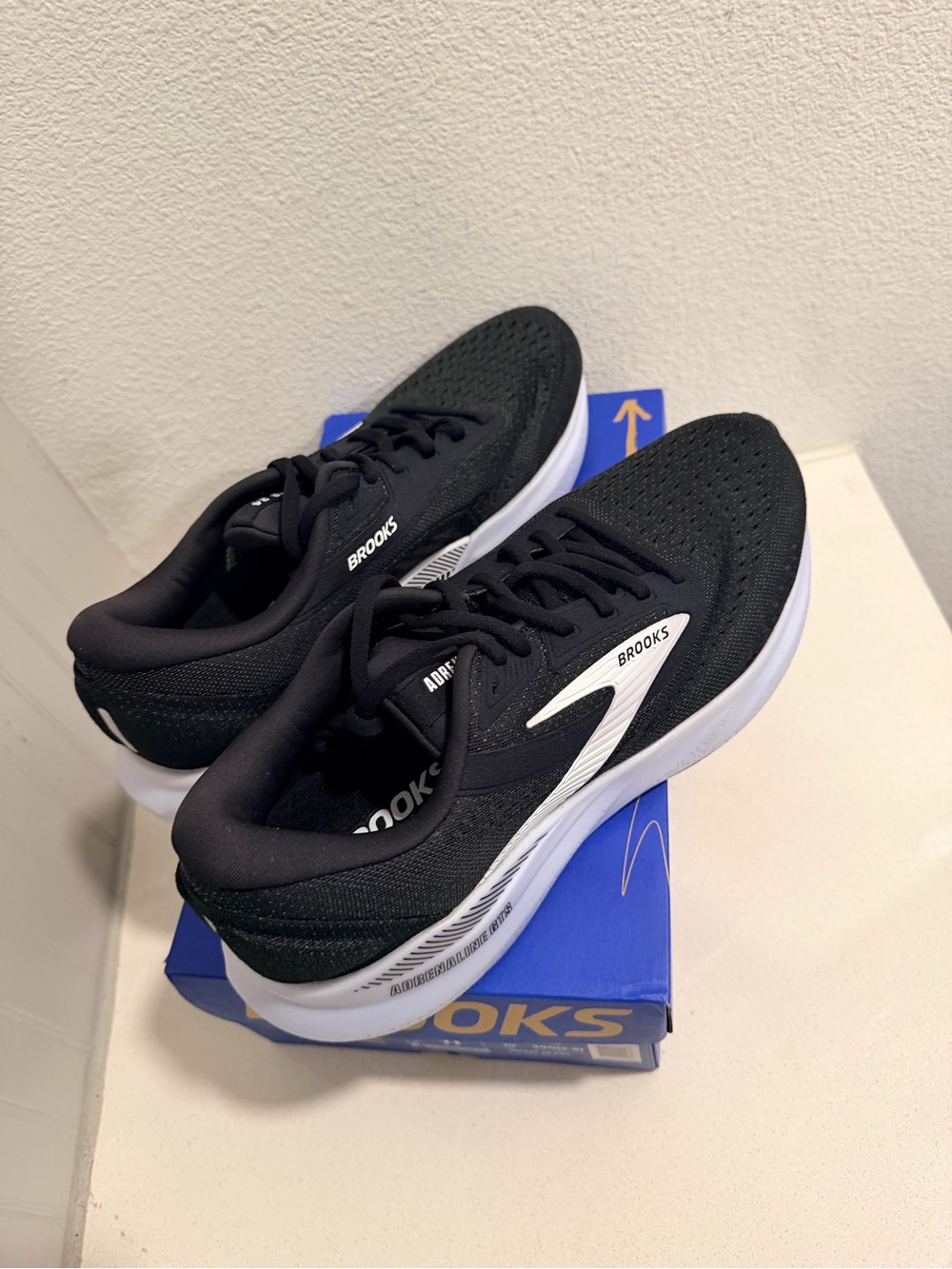 Brooks Black and White Men's Running Shoe Gts 24 - Picture 3 of 4